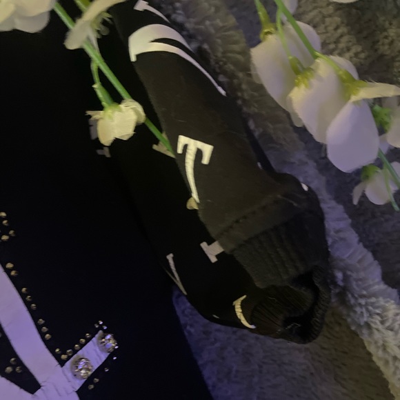 ⭐️👑VINTAGE JEWELLED VALENTINO T-SHIRT/ SWEATER👑⭐️ - Picture 7 of 11